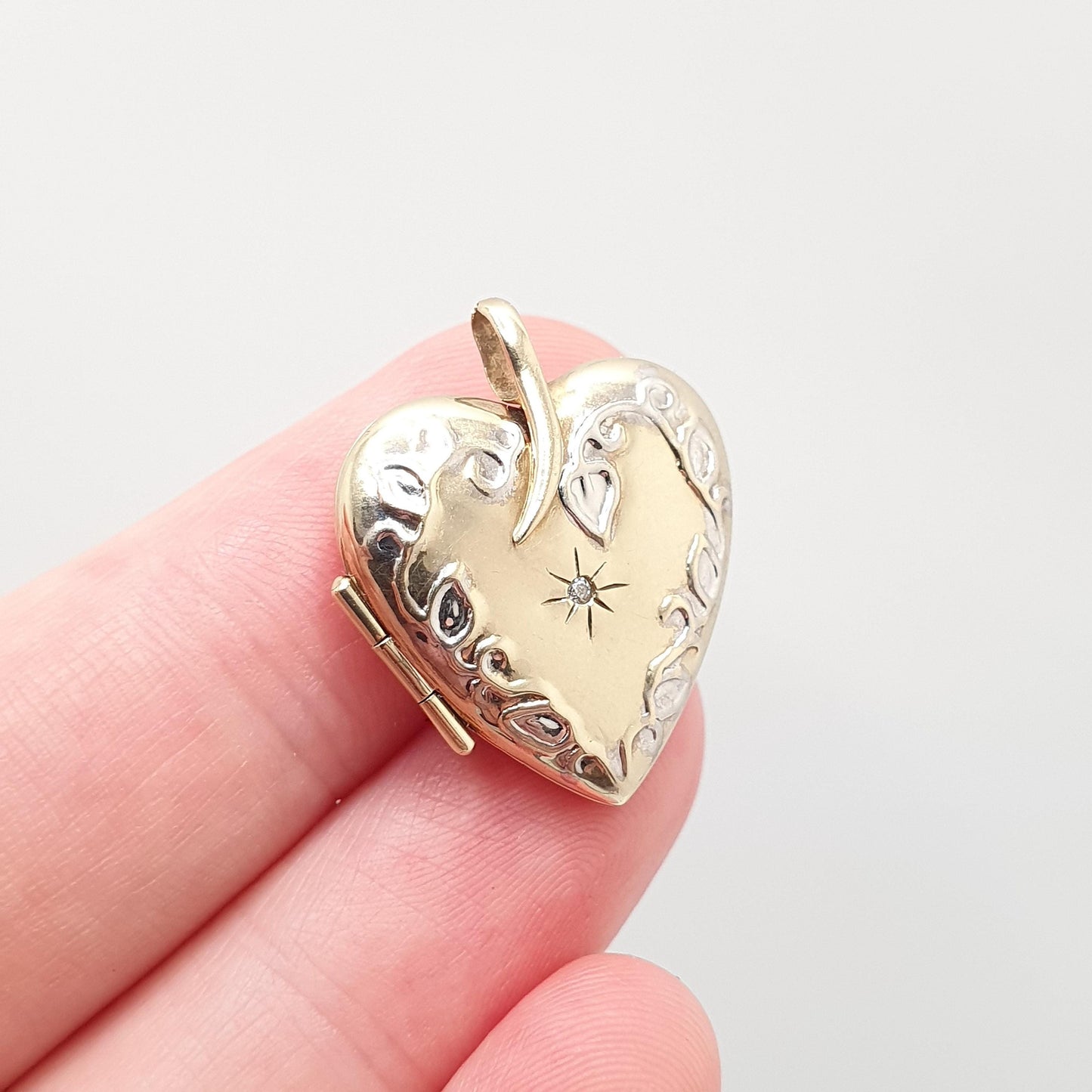 Vintage Solid 9ct 9k Gold Diamond Heart Locket Star Centre White Gold Highlights Necklace Photo Picture Pendant Jewelry Jewellery