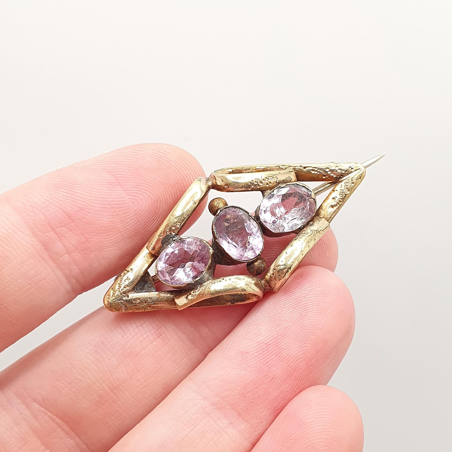 Antique Victorian Rolled Gold Natural Amethyst Brooch Trilogy Kite Shape Gold Filled Purple Gemstone Womens Vintage Jewelry Jewellery