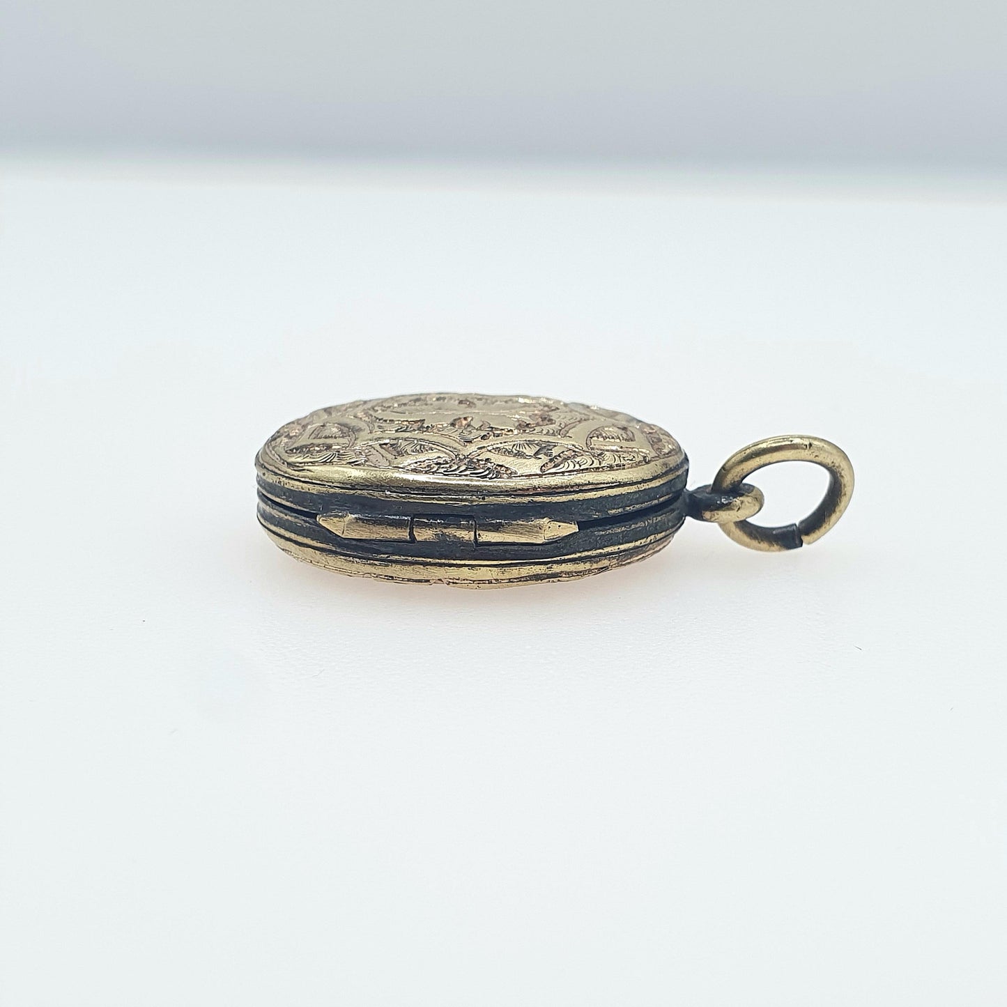 Antique Victorian Gold Gilt Oval Locket Geometric Leaf Pattern Picture Photo Vintage Mens Womens Jewellery Jewelry