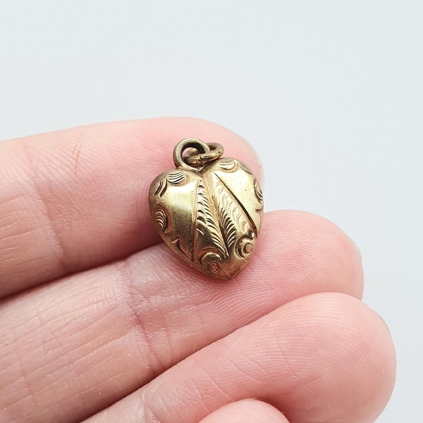 Antique Victorian Rolled Gold Heart Pendant Charm Geometric Gold Filled Leaf Embossed Love Gift Sweet Womens Jewelry Vintage Jewellery