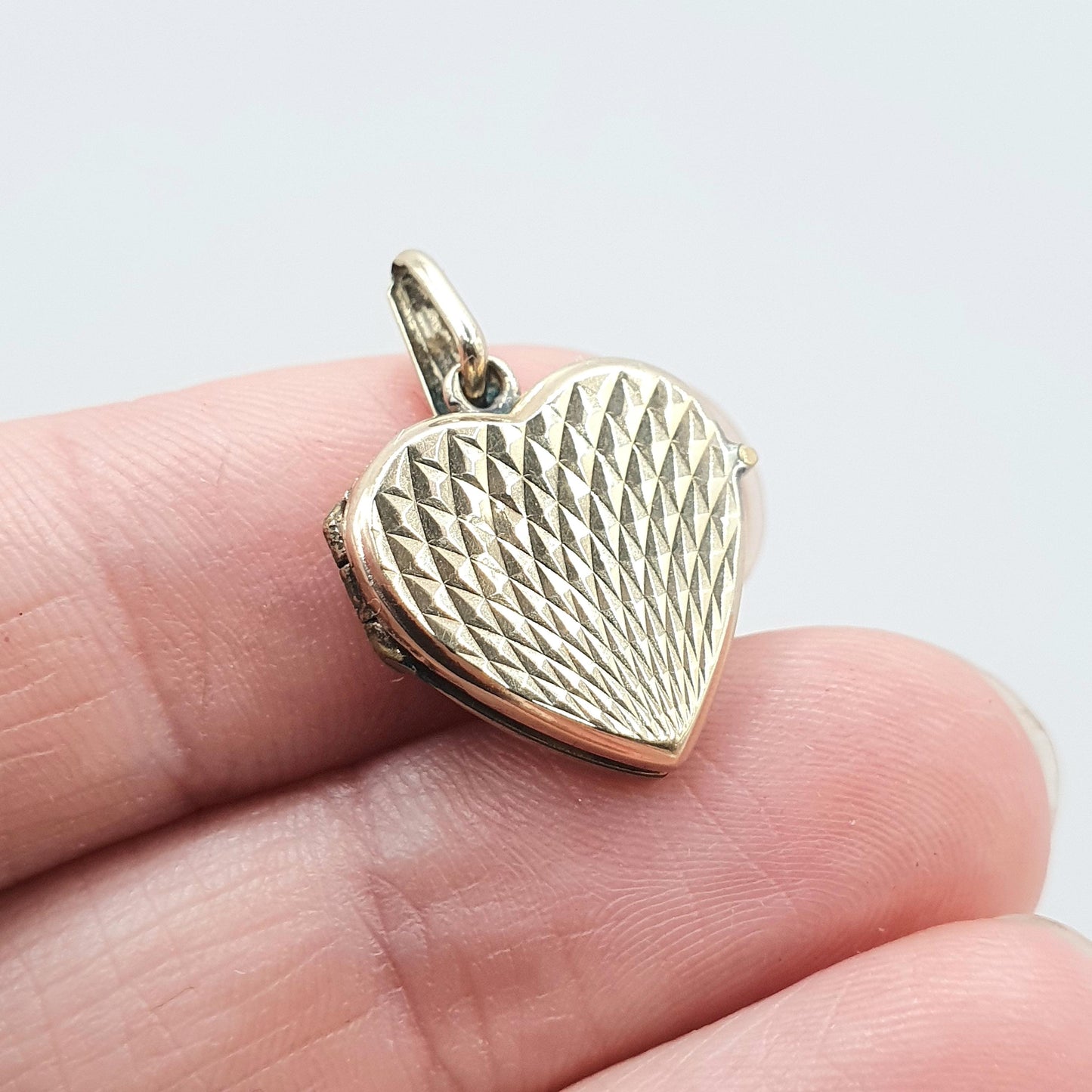 Old Vintage 9ct Gold Heart Locket Gyroscope 9k Back and Front Tiny Small Pattern Gift Necklace Jewelry Womens Mens Love Jewellery