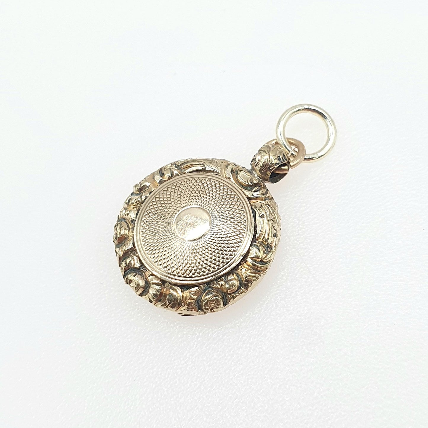 Antique Victorian 9ct Gold Rear Locket Pendant One Sided Chased Border Engine Turned Rear Necklace Photo Pocket Womens Jewelry Jewellery