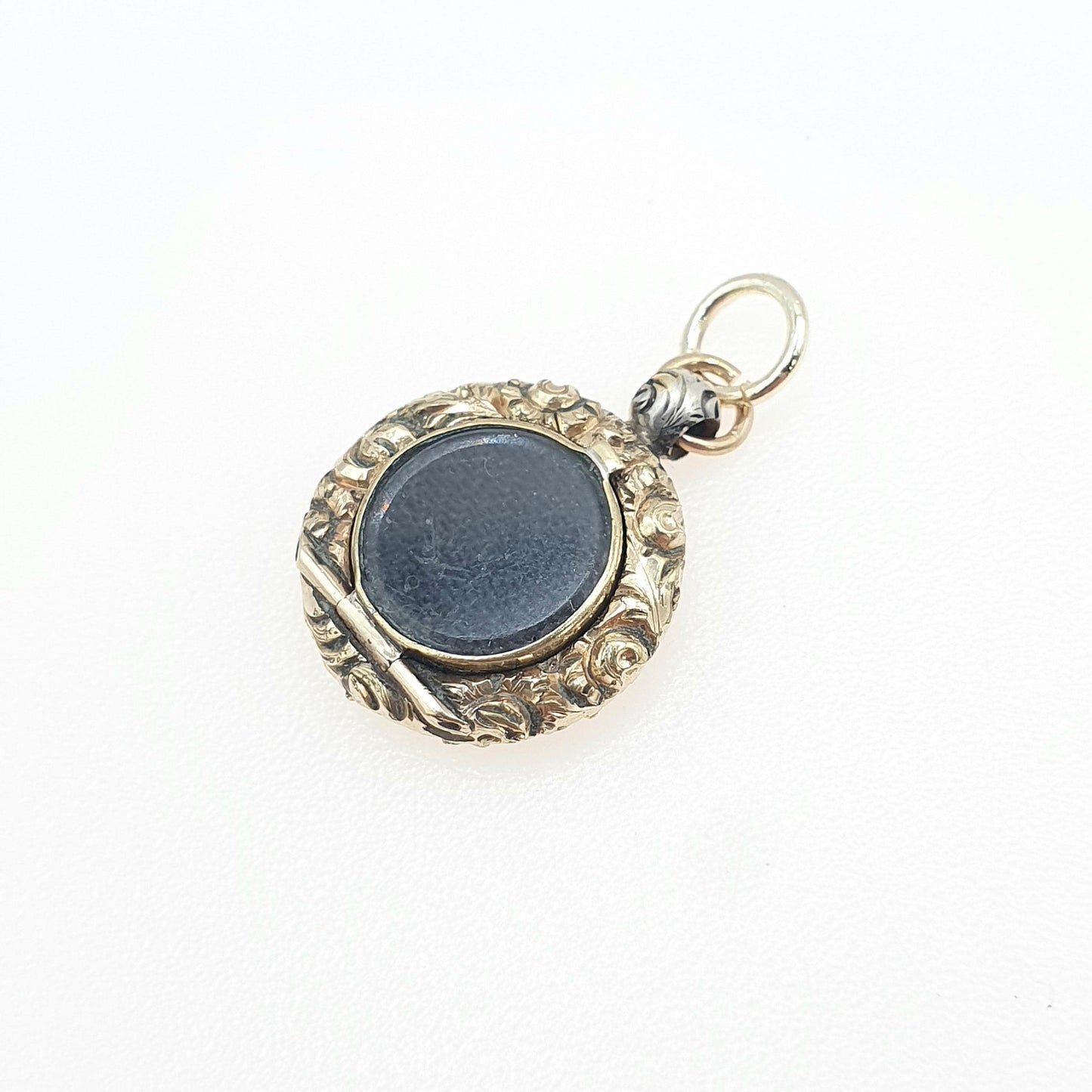 Antique Victorian 9ct Gold Rear Locket Pendant One Sided Chased Border Engine Turned Rear Necklace Photo Pocket Womens Jewelry Jewellery
