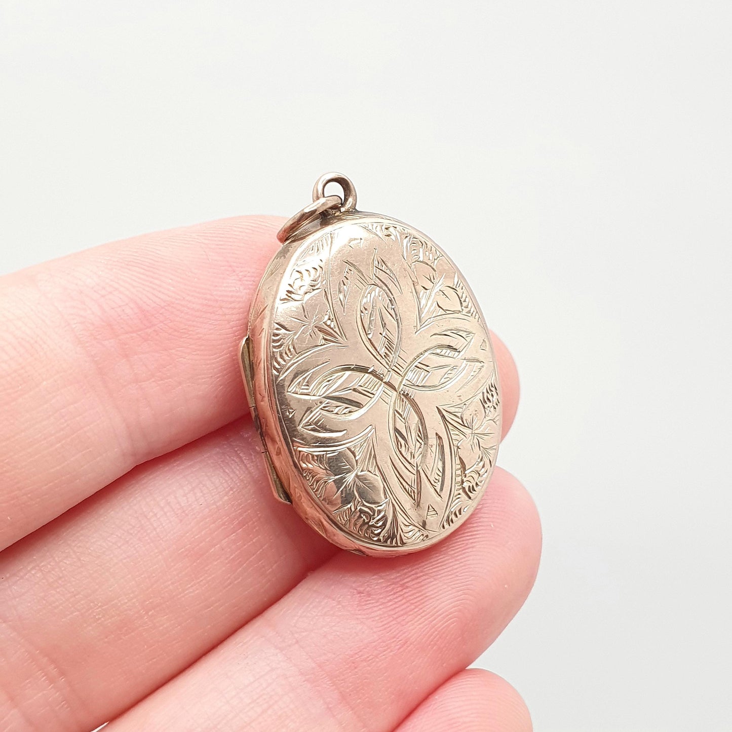 Antique Victorian 9ct Rose Gold Locket 9kt 9k Back and Front Oval Shield Cruciform Engraved Pendant Necklace Picture Photo Vintage