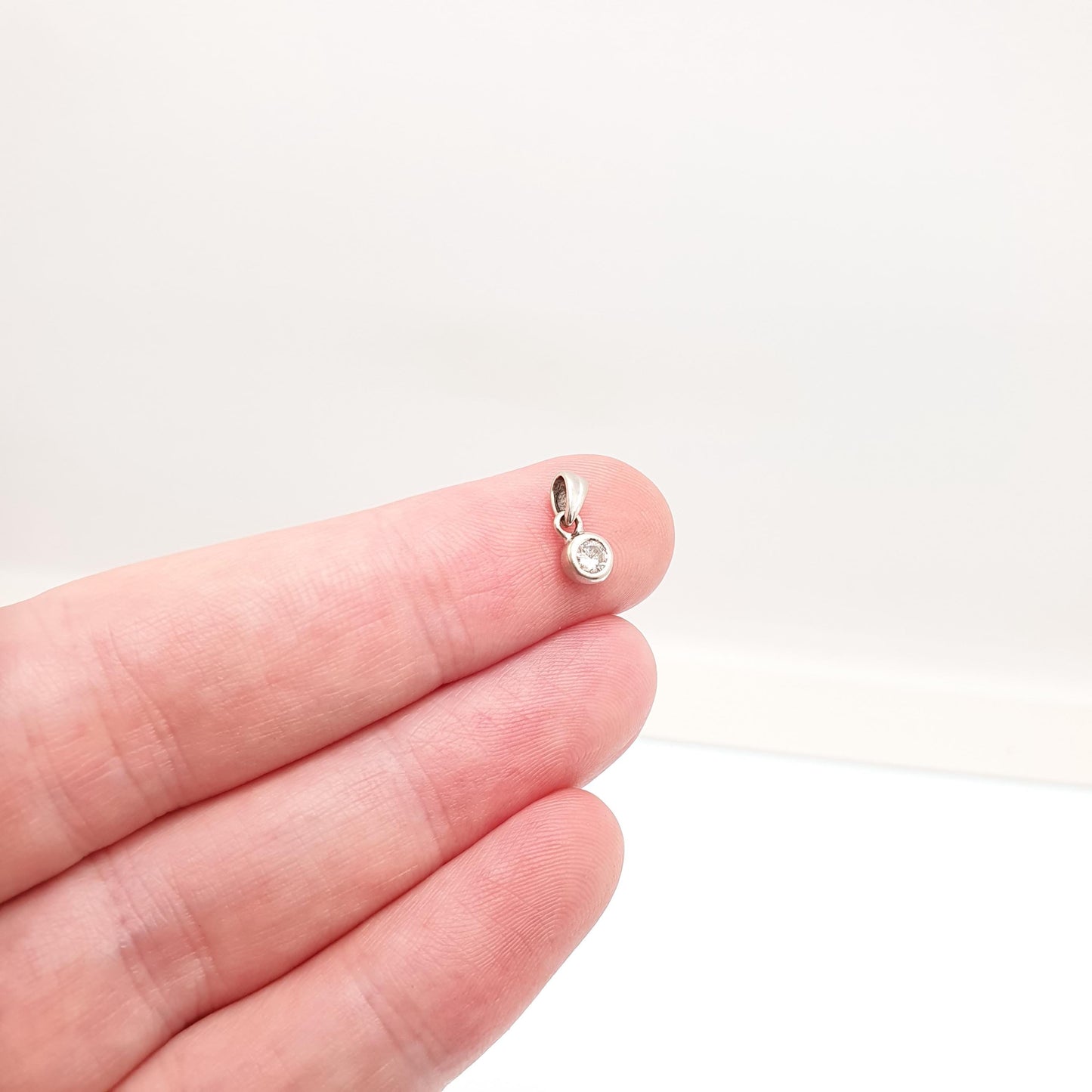 Vintage 9ct White Gold Diamond Pendant Solitaire Natural Gemstone Necklace Solid 9k 375 Tiny Small Jewelry Jewellery