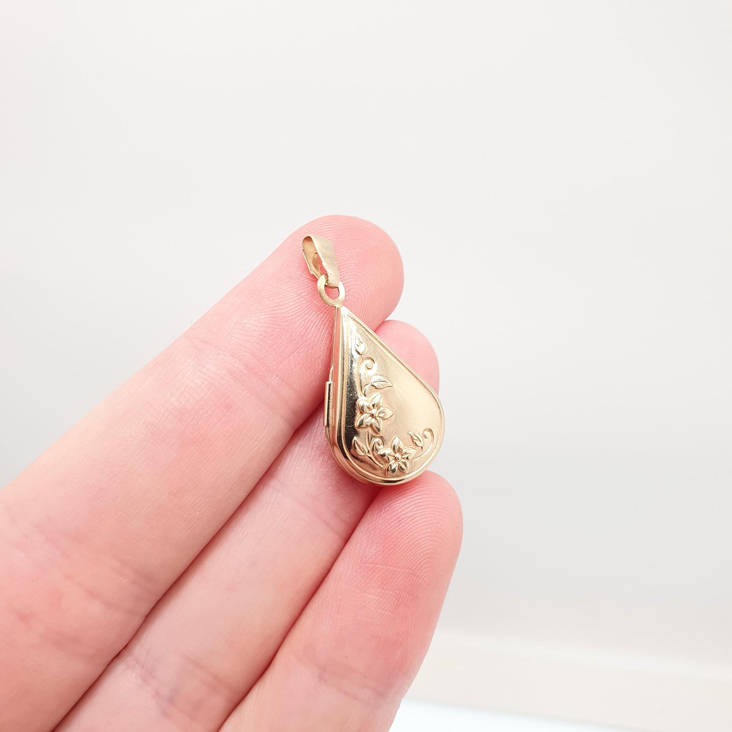 Vintage Solid 9ct 9k Gold Locket Teardrop Pear All 375 9 Carat Gold Flower Embossed Necklace Photo Picture Pendant