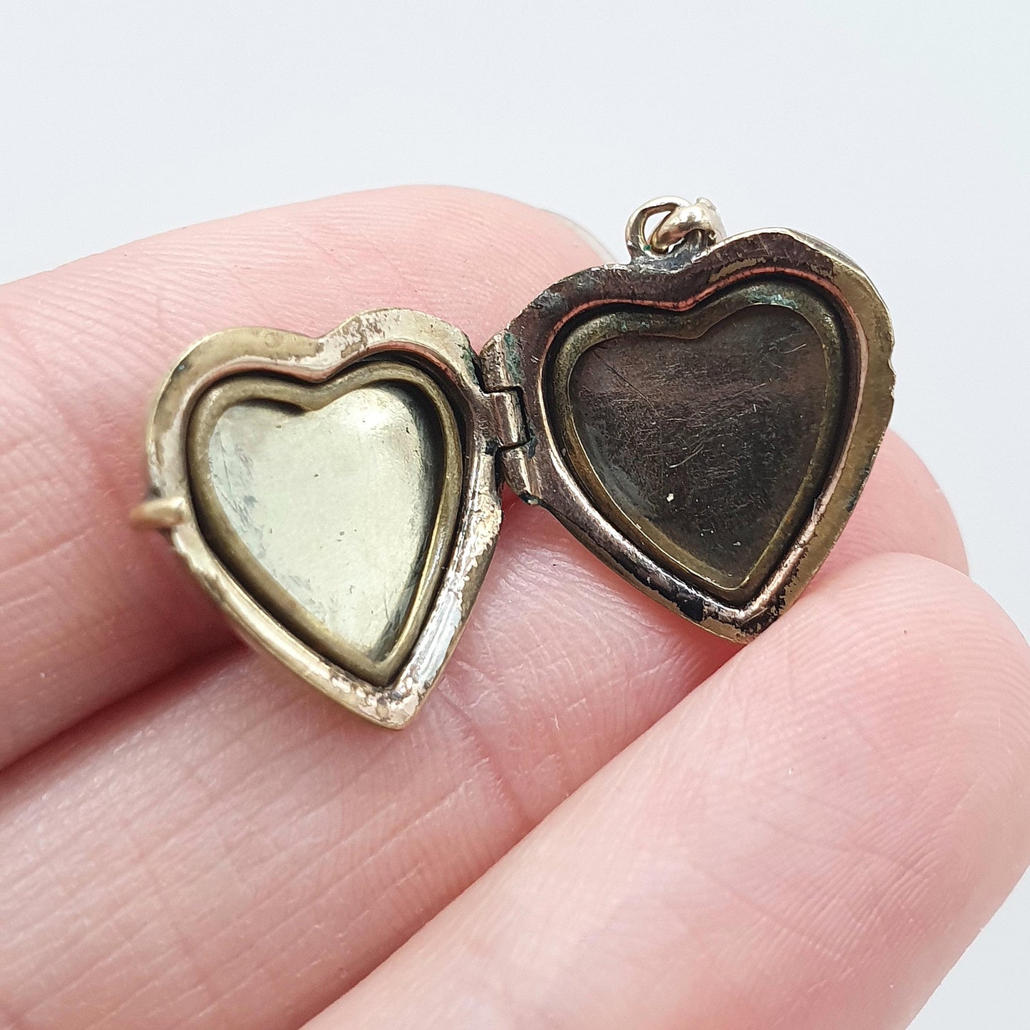 Old Vintage 9ct Gold Heart Locket Gyroscope 9k Back and Front Tiny Small Pattern Gift Necklace Jewelry Womens Mens Love Jewellery