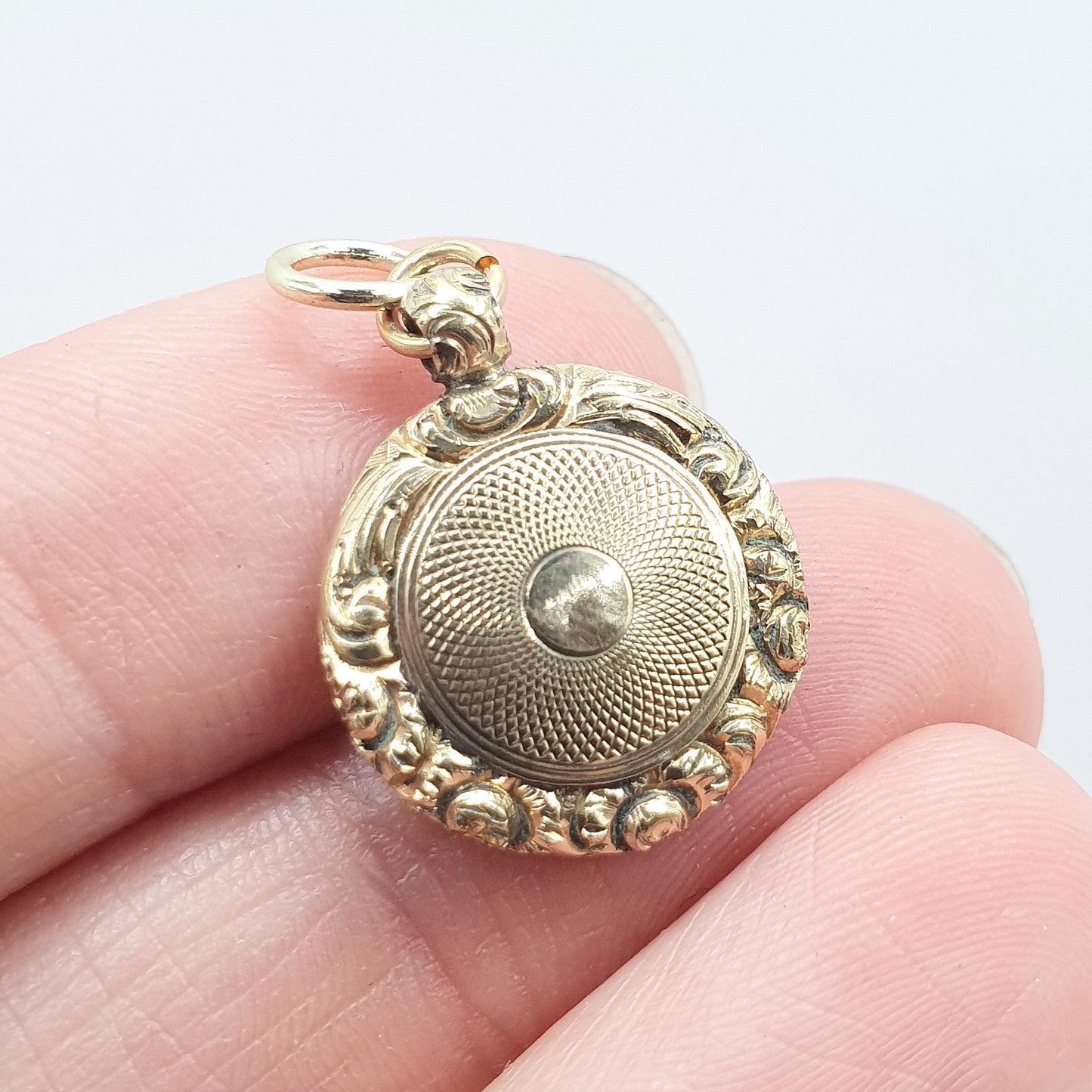 Antique Victorian 9ct Gold Rear Locket Pendant One Sided Chased Border Engine Turned Rear Necklace Photo Pocket Womens Jewelry Jewellery