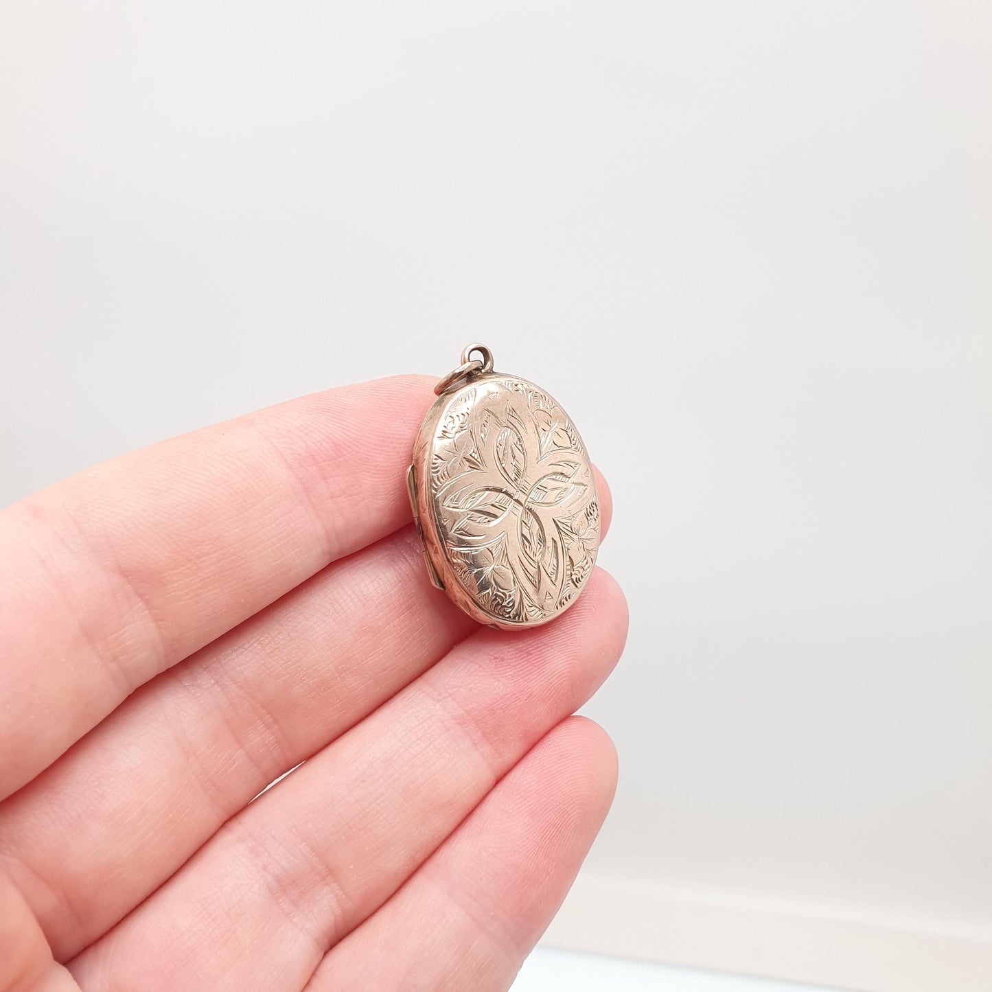 Antique Victorian 9ct Rose Gold Locket 9kt 9k Back and Front Oval Shield Cruciform Engraved Pendant Necklace Picture Photo Vintage