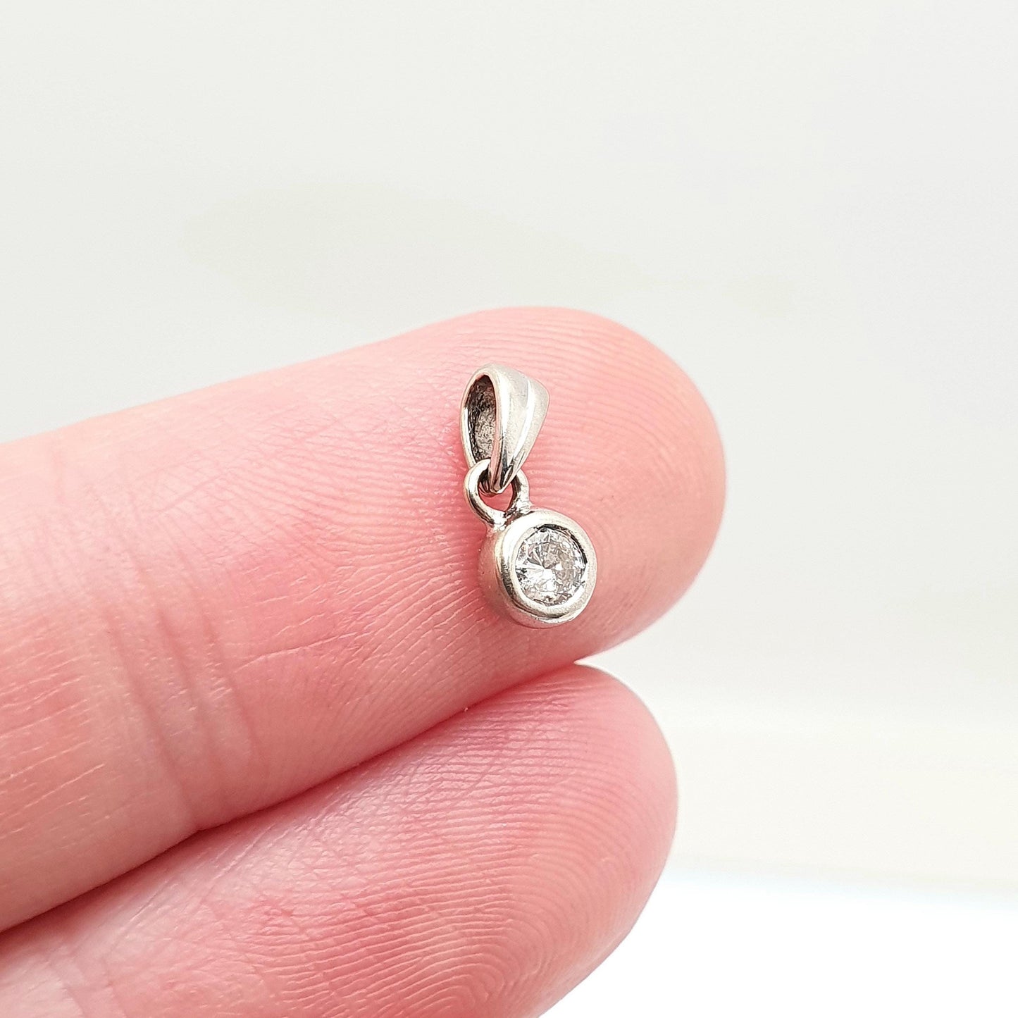Vintage 9ct White Gold Diamond Pendant Solitaire Natural Gemstone Necklace Solid 9k 375 Tiny Small Jewelry Jewellery