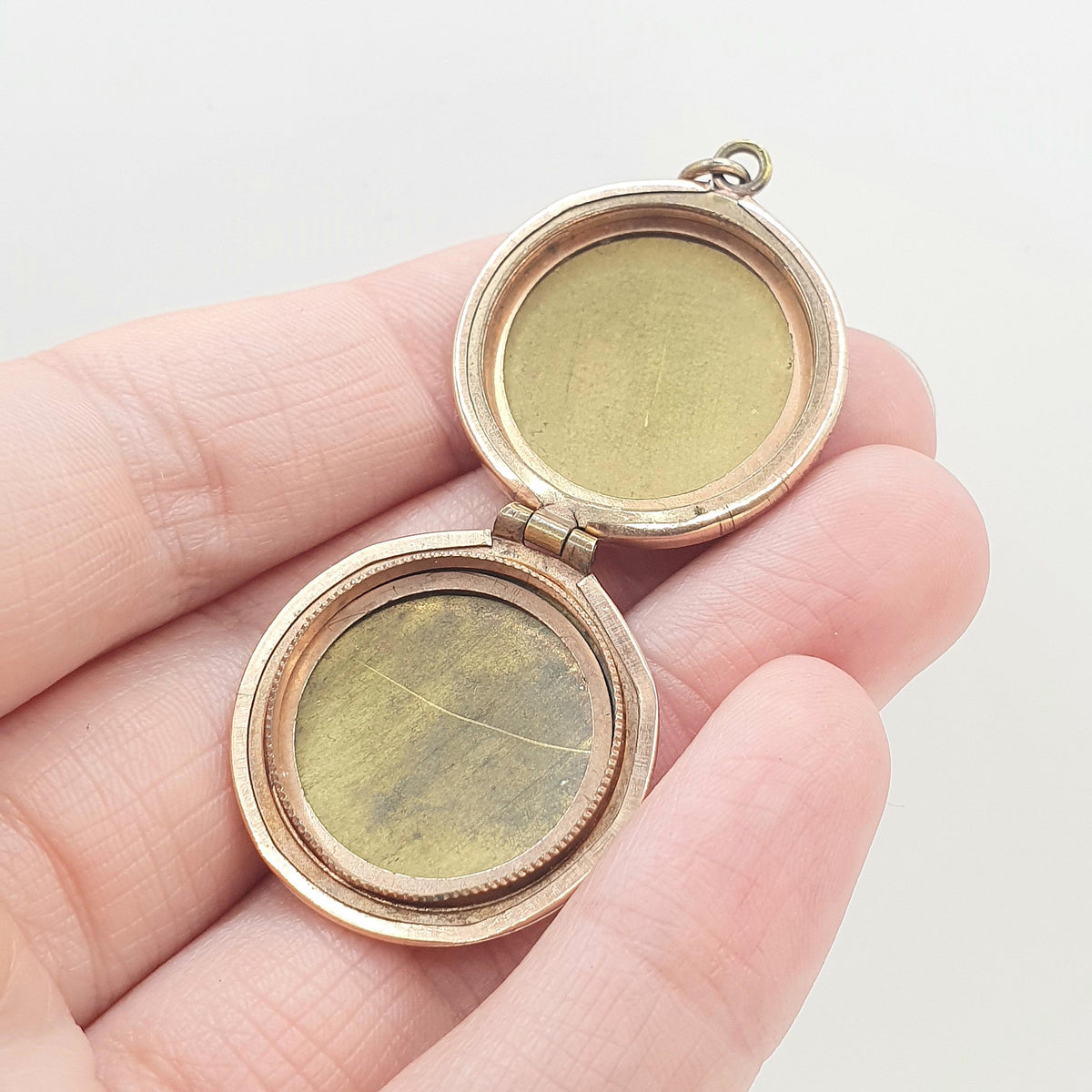 Antique Victorian Rose Rolled Gold Locket Round Circle Gold Filled Floral Pattern Vintage Photo Necklace Womens Jewellery Jewelry