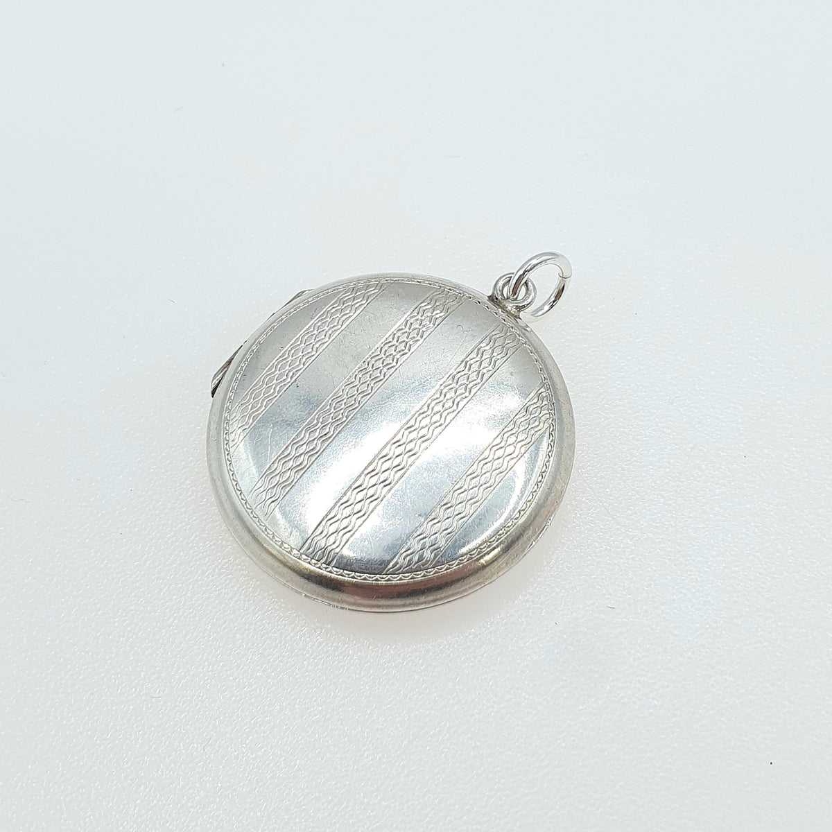 Antique Art Deco Solid Silver Locket Round Circle Vertical Zig Zag Pattern Necklace Pendant Vintage Jewellery Womens Jewelry