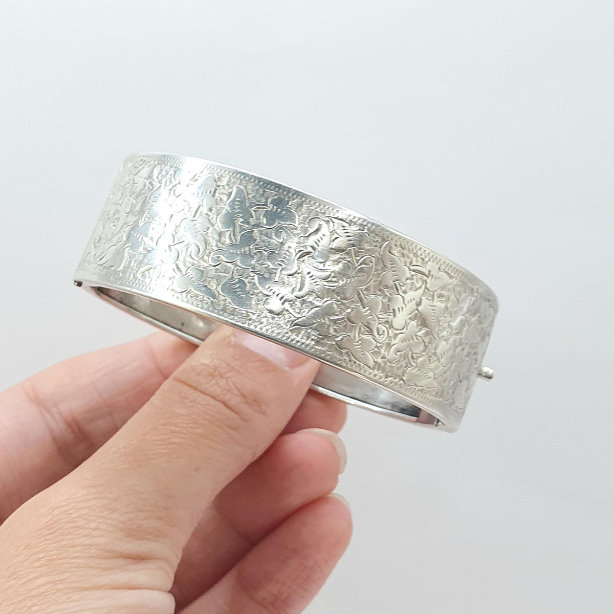 Antique Victorian Solid Silver Snap Bangle Bracelet Leaf Hand Engraved Wide Thick Vintage Womens Jewelry Jewellery