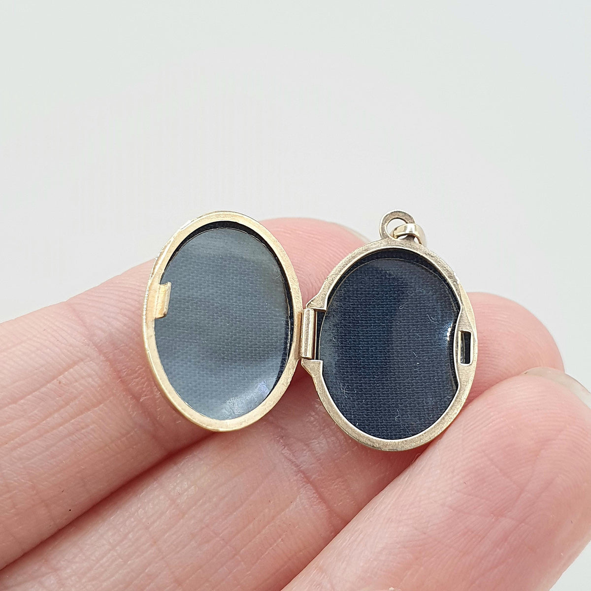 Vintage 9ct Gold Diamond Locket Double Heart White Gold Highlight Oval Gemstone Centre Necklace Photo Picture Pendant Jewelry Jewellery
