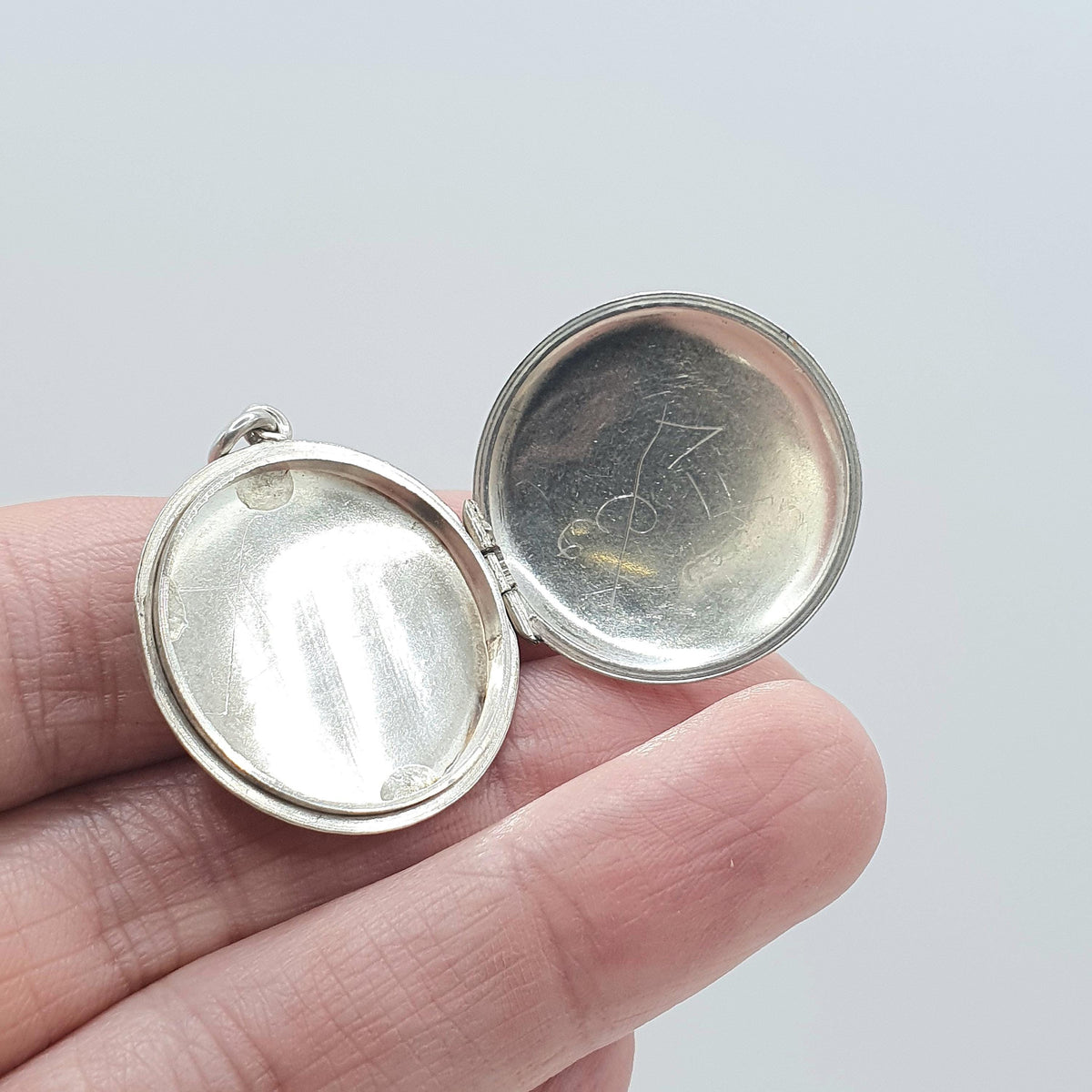 Antique Art Deco Solid Silver Locket Round Circle Vertical Zig Zag Pattern 1920s Necklace Pendant Vintage Jewellery Jewelry