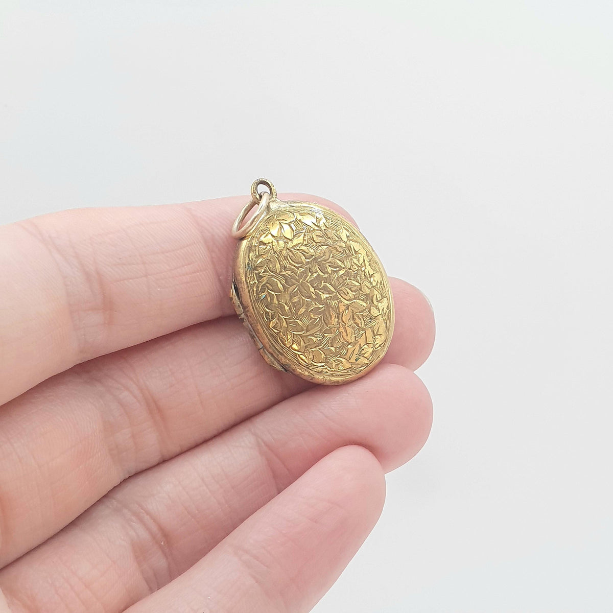 Antique Victorian Rolled Gold Locket Oval Yellow Gold Filled Hand Engraved Leaf Pattern Vintage Womens Ladies Jewellery Jewelry