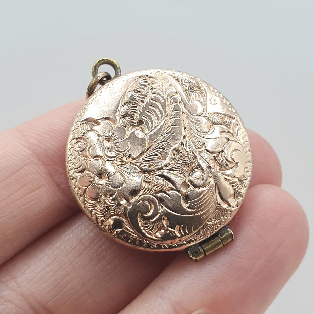 Antique Victorian Rose Rolled Gold Locket Round Circle Gold Filled Floral Pattern Vintage Photo Necklace Womens Jewellery Jewelry