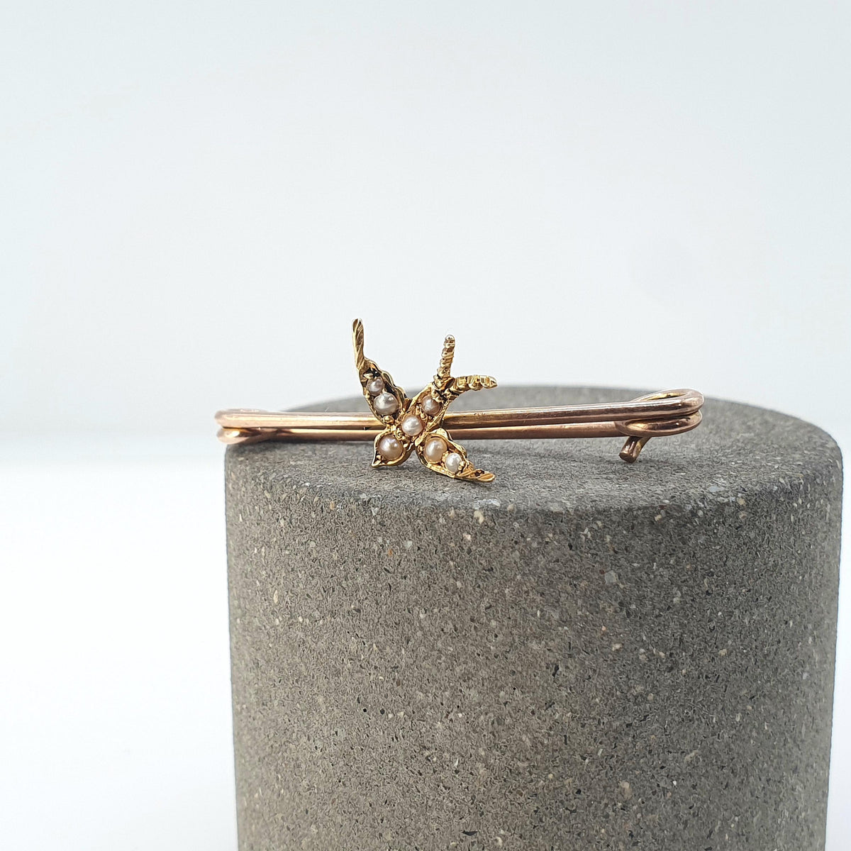 Antique Victorian 9ct Gold Seed Pearl Bird Brooch Swift Swallow Solid 9k 9kt Safety Pin Womens Vintage Jewelry Jewellery