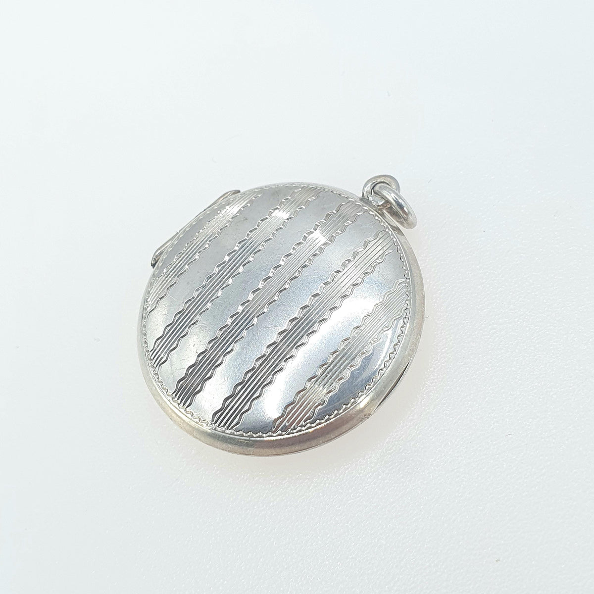 Antique Art Deco Solid Silver Locket Round Circle Vertical Zig Zag Pattern 1920s Necklace Pendant Vintage Jewellery Jewelry