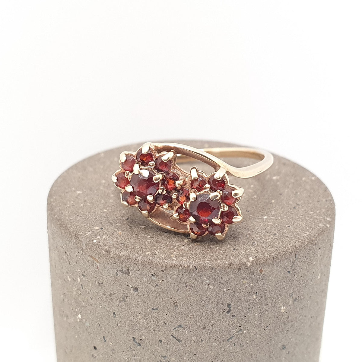 Vintage 9k 9ct Gold Garnet Ring Crossover Cluster Bohemian Style Solid 9kt 375 Hallmarked Crimson Pyrope Jewelry Jewellery UK S US 9