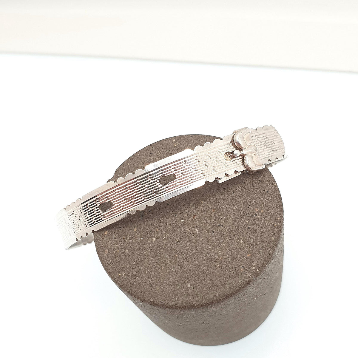 Vintage Sterling Silver Belt Buckle Bracelet Bangle Engine Turned 1968 Hallmark 8.73g Solid 925 Retractable Jewelry Jewellery