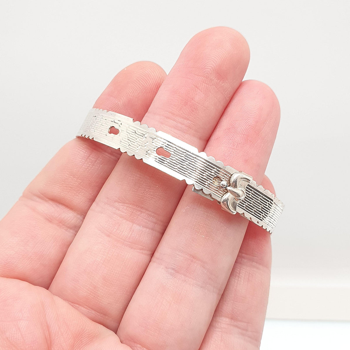Vintage Sterling Silver Belt Buckle Bracelet Bangle Engine Turned 1968 Hallmark 8.73g Solid 925 Retractable Jewelry Jewellery