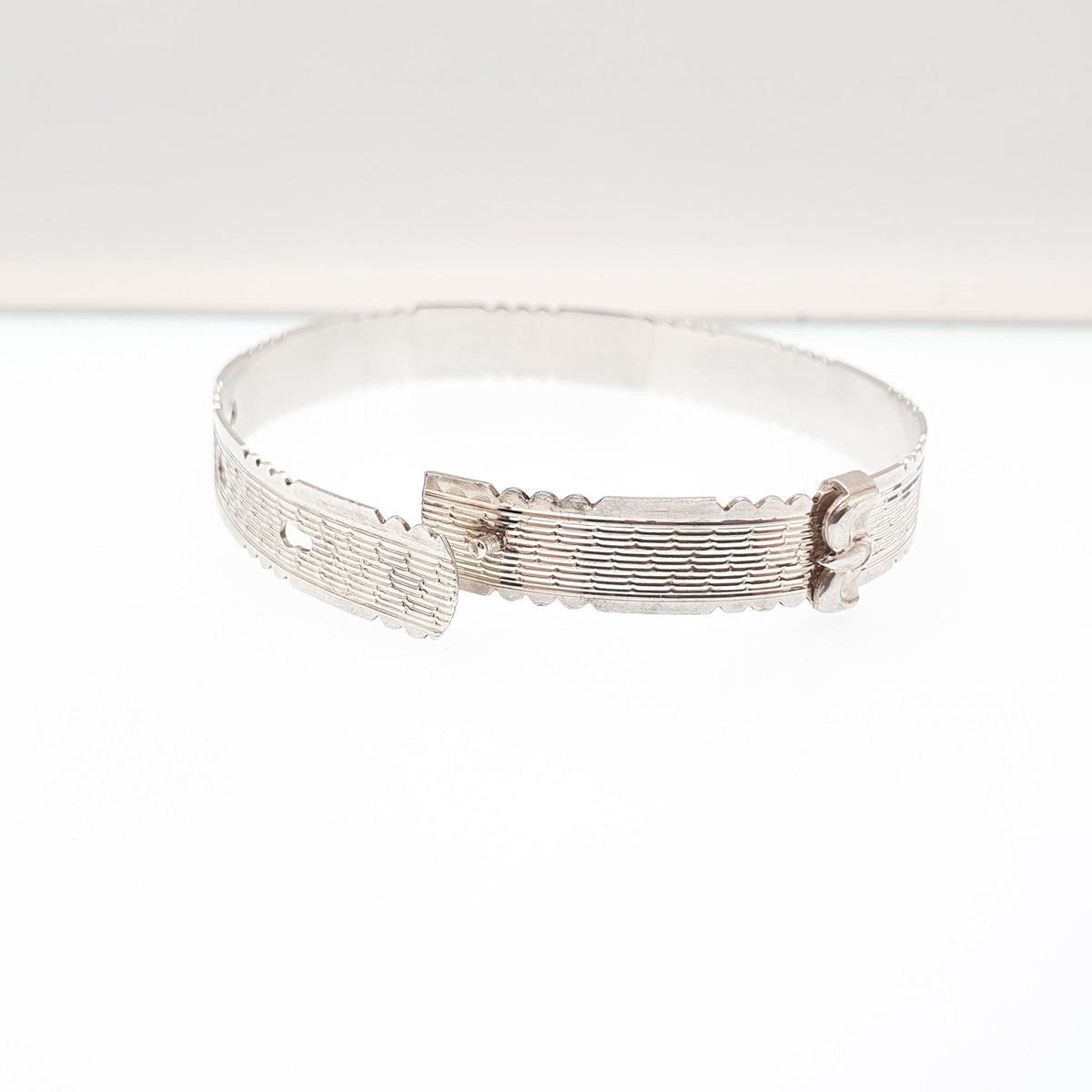 Vintage Sterling Silver Belt Buckle Bracelet Bangle Engine Turned 1968 Hallmark 8.73g Solid 925 Retractable Jewelry Jewellery