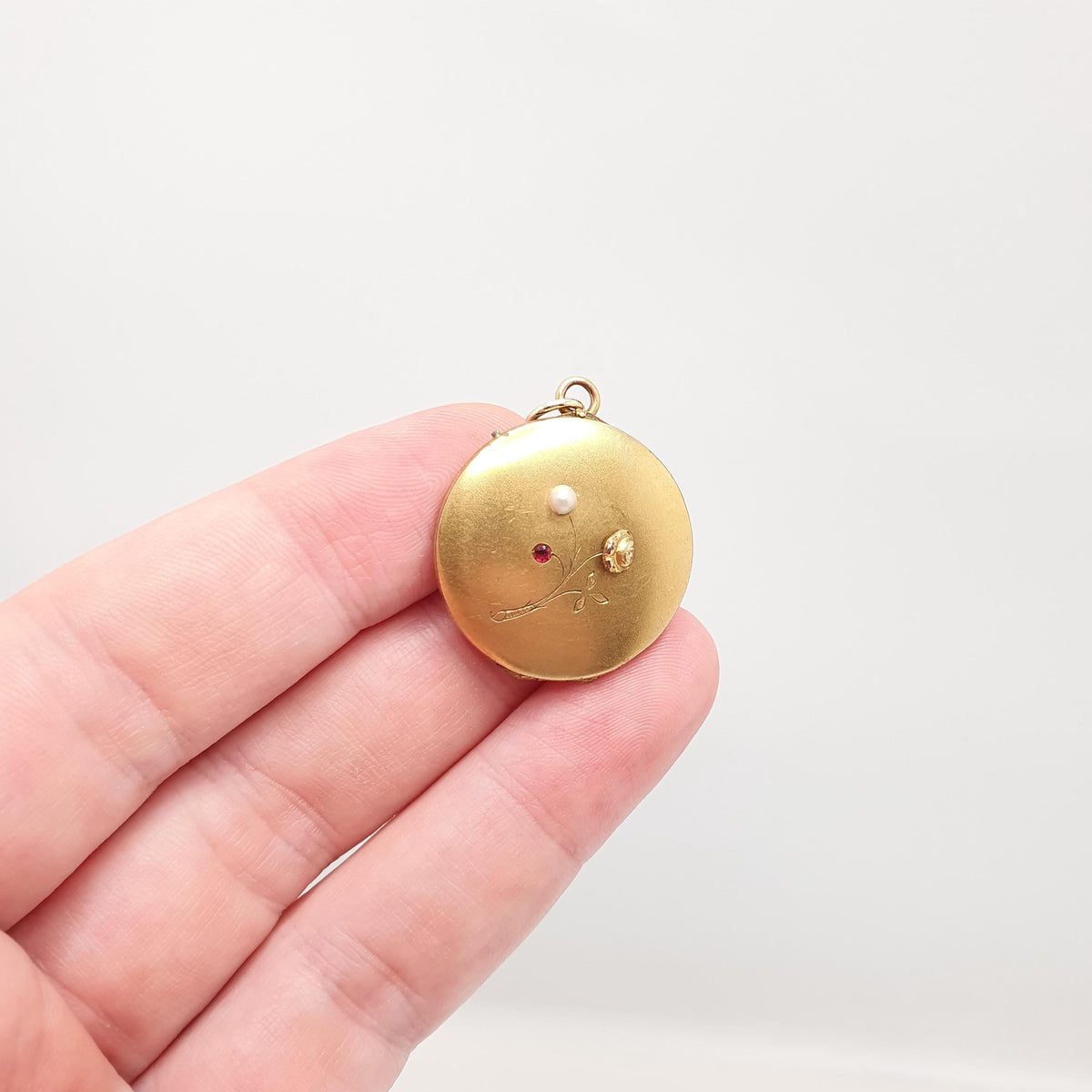 Antique Rolled Gold Locket Ruby Paste Seed Pearl Rose Flower Necklace Pendant Yellow Gold Filled Round Circle Vintage Jewellery Jewelry