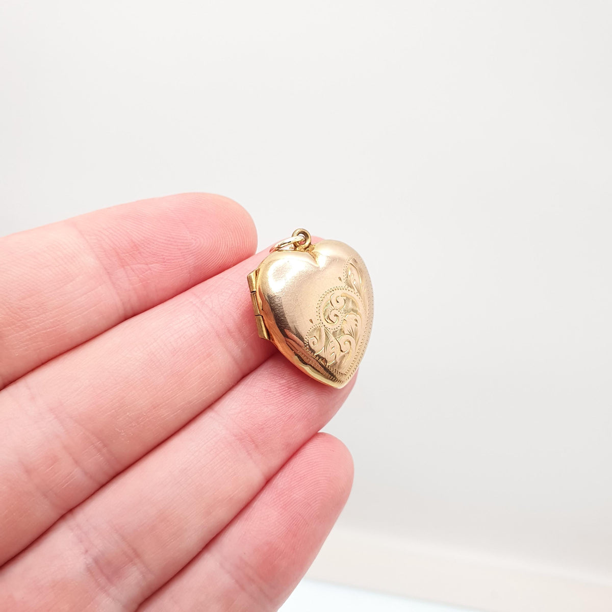Antique 9ct Gold Heart Locket 9k Back & Front Cute Engraved Solid 9kt 375 Pendant Love Gift Necklace Jewelry Womens Jewellery