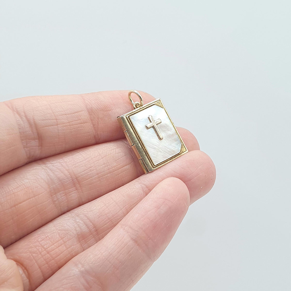 Vintage Rolled Gold Bible Locket Book Gold Filled Mother of Pearl Lords Prayer Inside Retro Ladies Women Jewelry Jewellery