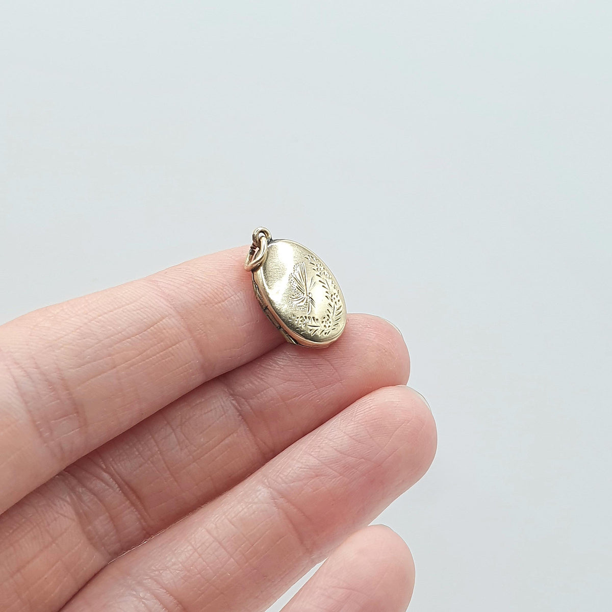 Old Vintage 9ct Gold Butterfly Locket 9k 9kt Back and Front Small Oval Hand Engraved Pendant Necklace Insect Jewelry Womens Jewellery