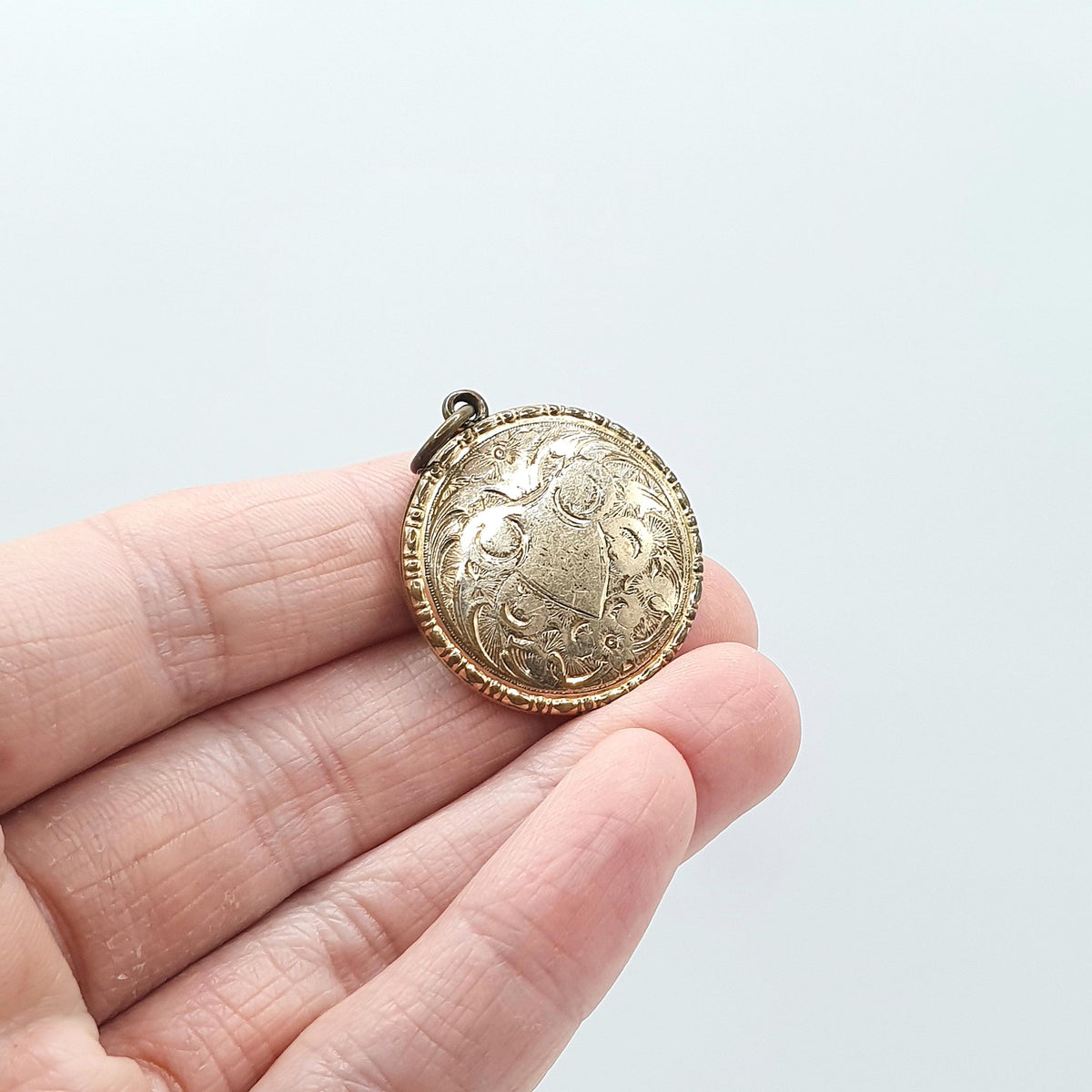 Antique Rose Rolled Gold Circle Locket Round Scroll Engarved Gold Filled Photo Keepsake Gift Womens Jewellery Jewelry