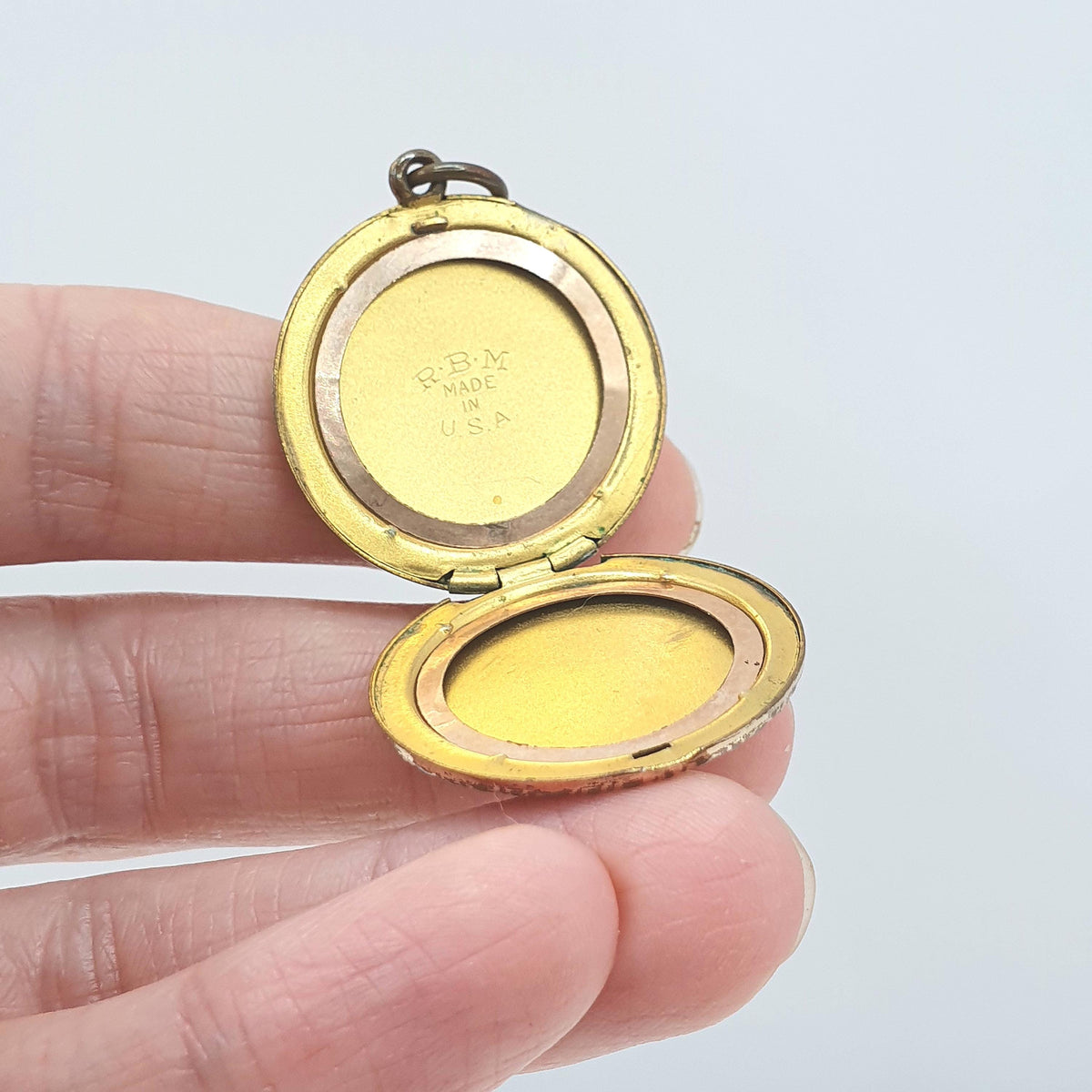 Antique Rose Rolled Gold Circle Locket Round Scroll Engarved Gold Filled Photo Keepsake Gift Womens Jewellery Jewelry
