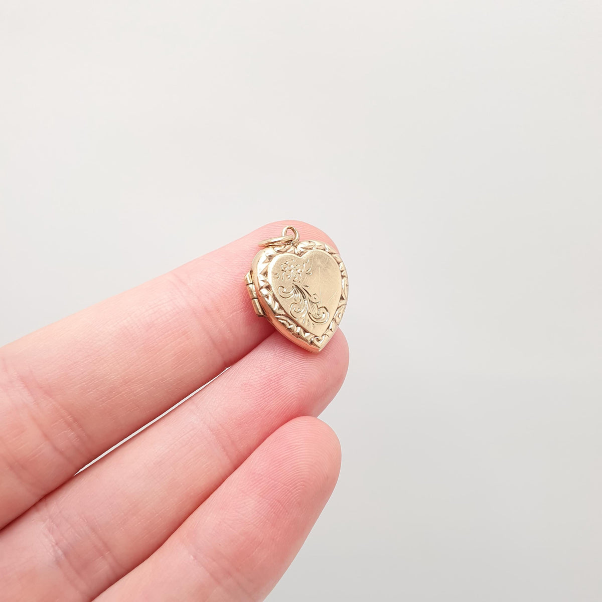 Old Vintage 9ct Gold Heart Locket Hand Engraved Embossed Pendant 1940s All Solid 9k 9kt Necklace Photo Pendant Womens Jewelry Jewellery