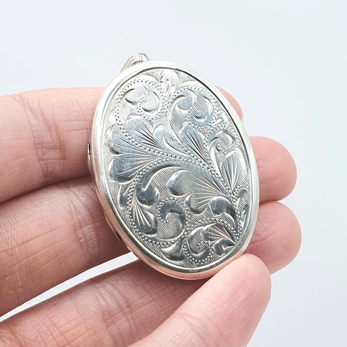 Vintage Sterling Silver Large Oval Locket Big Hand Engraved 1976 Keepsake Photo Womens Jewelry Solid 925 Mens Unisex Jewellery
