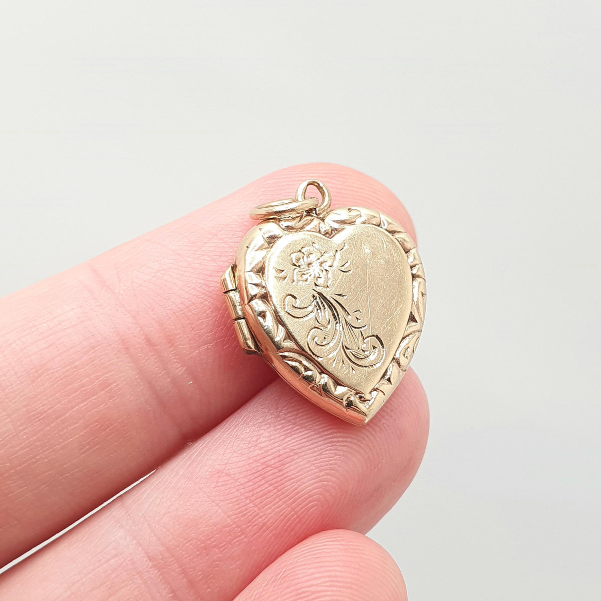 Old Vintage 9ct Gold Heart Locket Hand Engraved Embossed Pendant 1940s All Solid 9k 9kt Necklace Photo Pendant Womens Jewelry Jewellery
